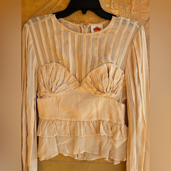 NWOT FARM Rio Pintucked crepe de chine blouse
Size X-Small - Picture 6 of 9